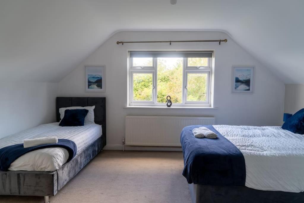 Spacious 15 Guest Home With 9 Beds In Shirley Solihull Exterior photo
