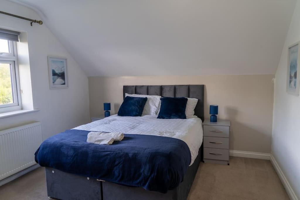 Spacious 15 Guest Home With 9 Beds In Shirley Solihull Exterior photo