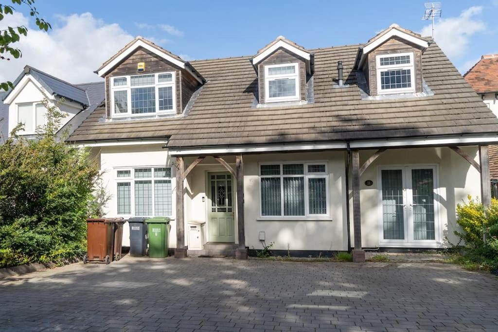 Spacious 15 Guest Home With 9 Beds In Shirley Solihull Exterior photo